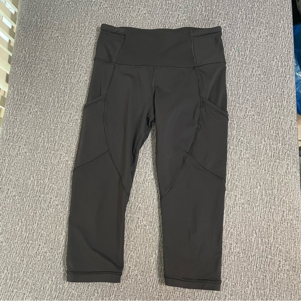 LuLuLemon Cropped Leggings in Black